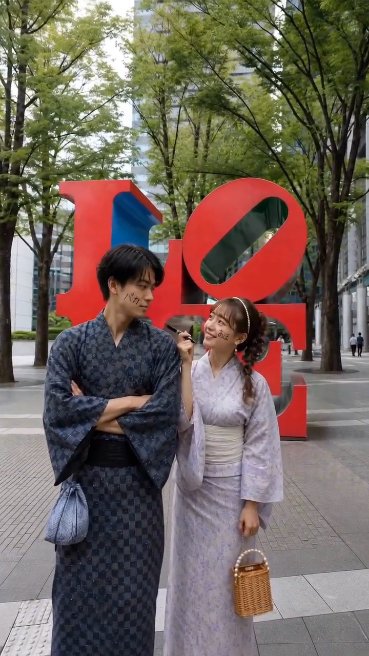 LOVEオブジェの動画ポスター